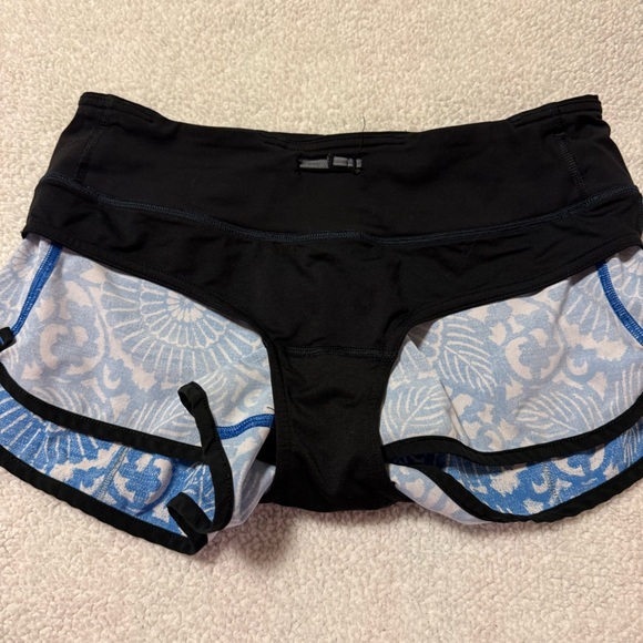 Lululemon Run: Speed Short Beachy Floral White Fossil Black Athletic Shorts - Picture 10 of 13